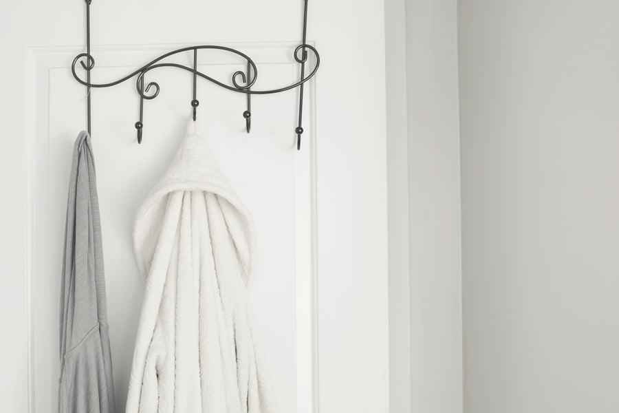 Refined bathroom shelf